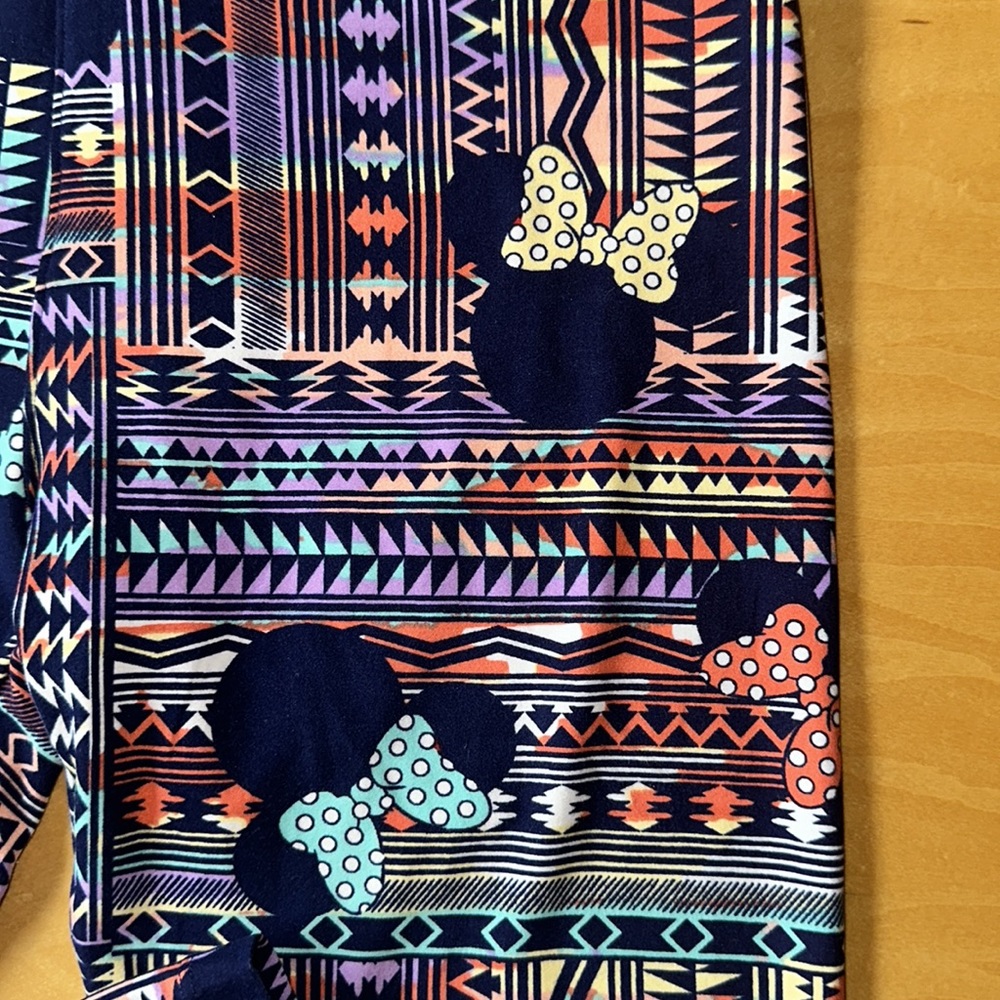 LuLaRoe Disney’s Minnie Mouse leggings! 🦄